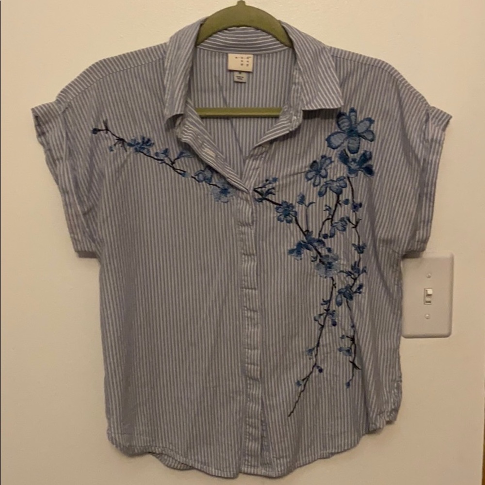 Floral embroidered short sleeve blouse